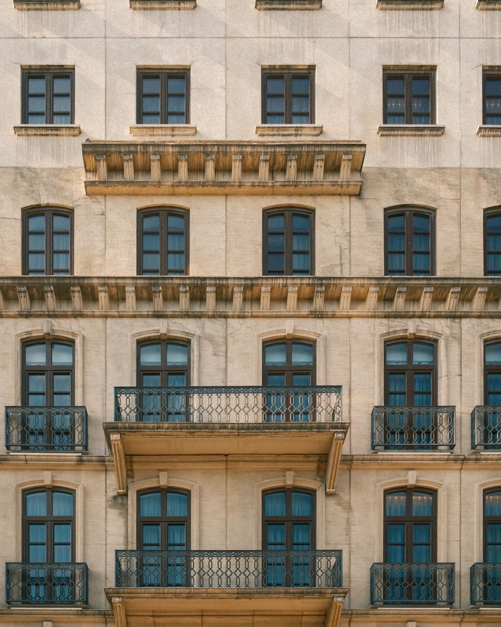 Fachada de un edificio de departamentos